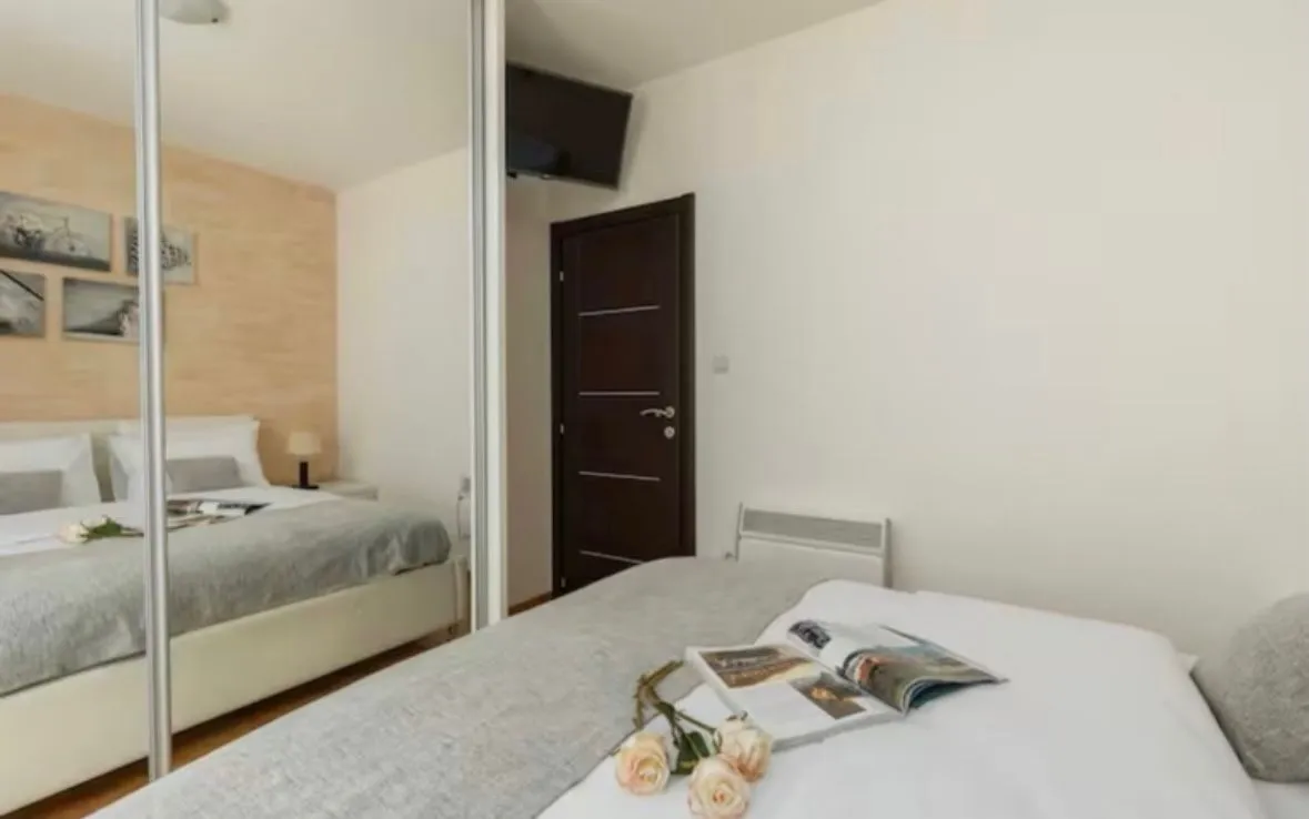 Rent, two bedroom apartment, 57m², Dobrota, Kotor