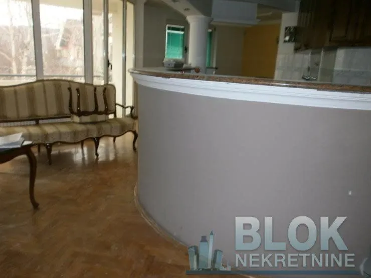 Izdavanje, poslovni prostor, 200m², Stari Aerodrom, Podgorica