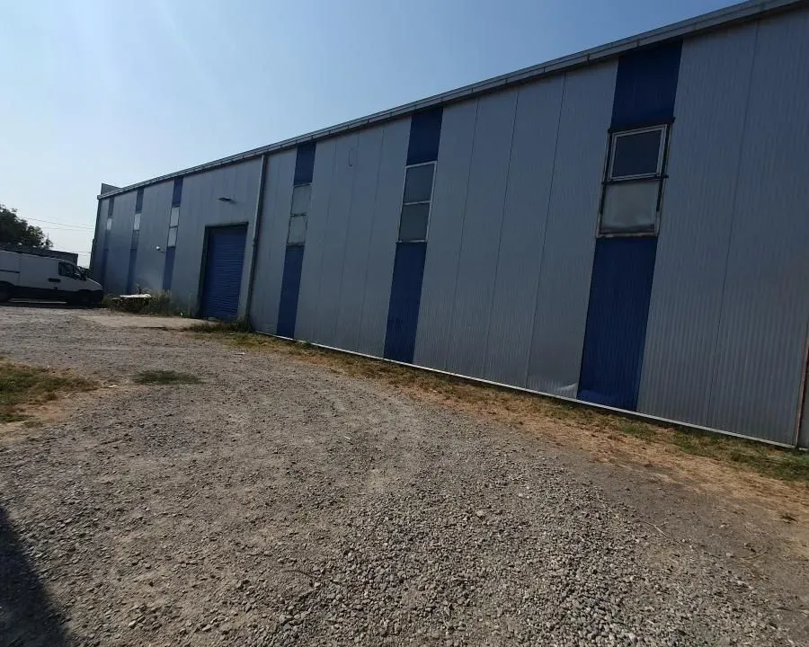 Izdavanje, poslovni prostor, 850m², Sajlovo, Novi Sad Sve Podlokacije