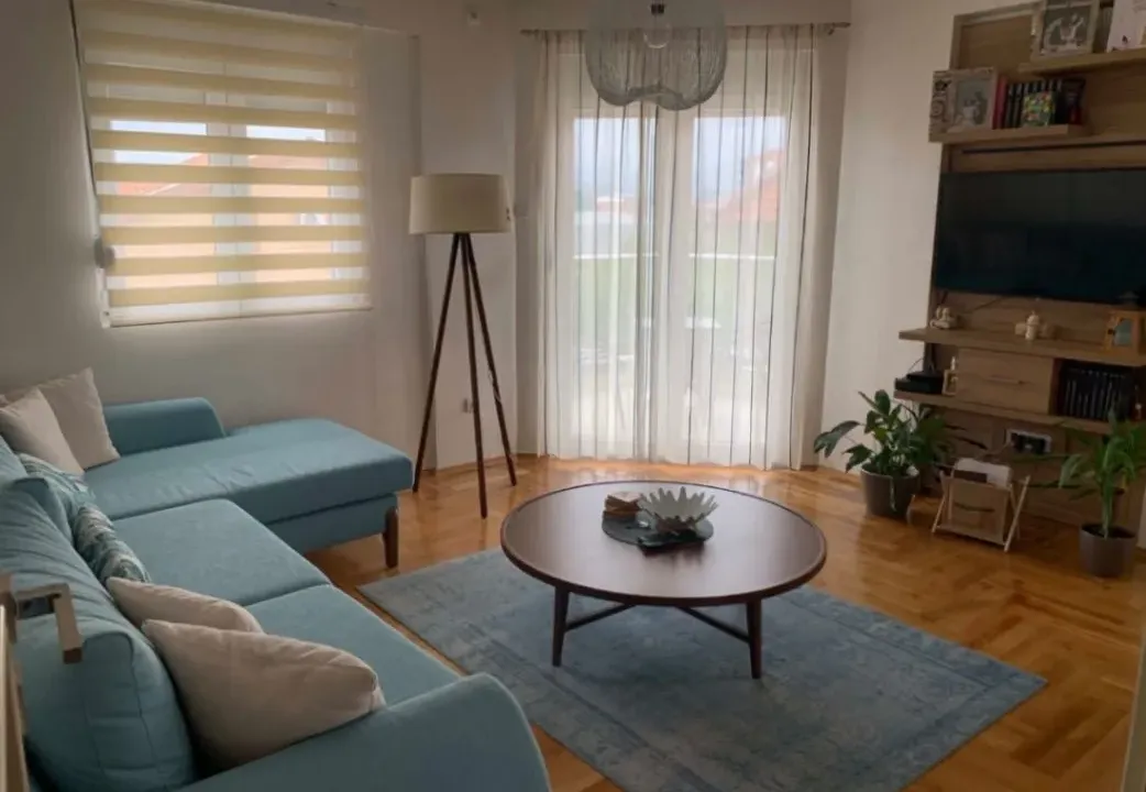 Izdavanje, dvosoban stan, 74m², Zabjelo, Podgorica