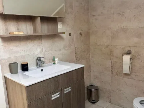 Izdavanje, dvosoban stan, 70m², Tivat, Crna Gora - image 8