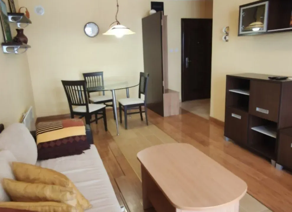 Izdavanje, jednosoban stan, 43m², Bečići, Budva