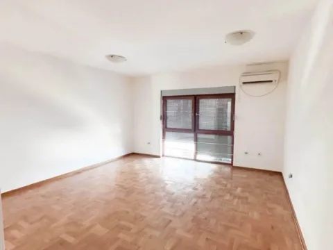 Sale, studio apartment, 30m², City Kvart, Podgorica - image 3
