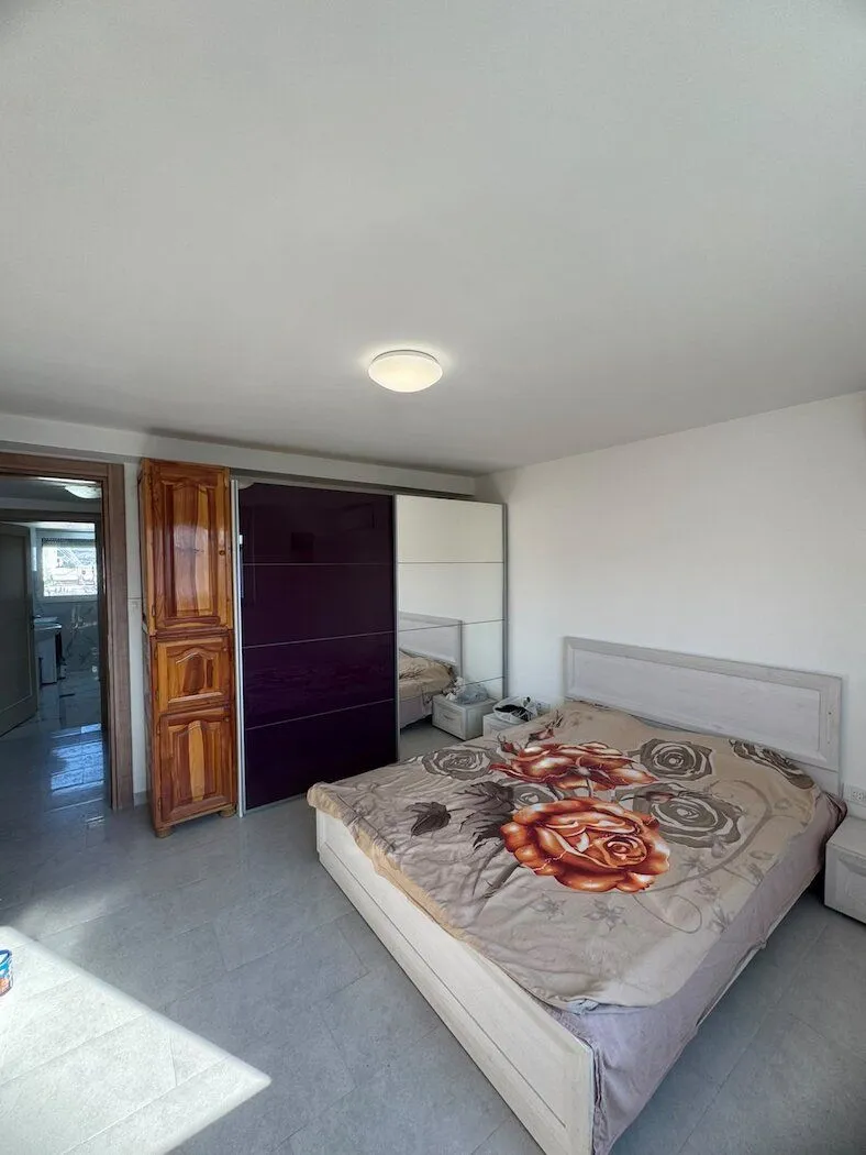 Bedroom with a double bed, wardrobe, and closet.