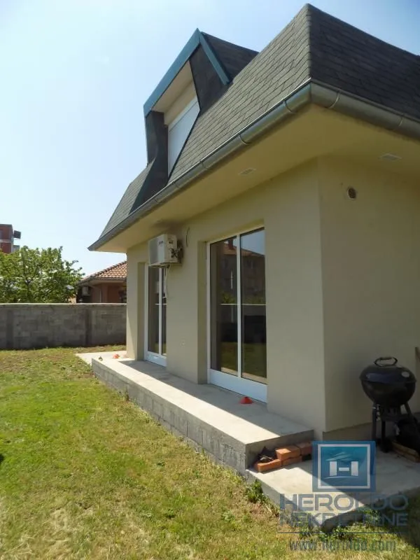 Prodaja, kuća, 327m², Ćuprija, Srbija