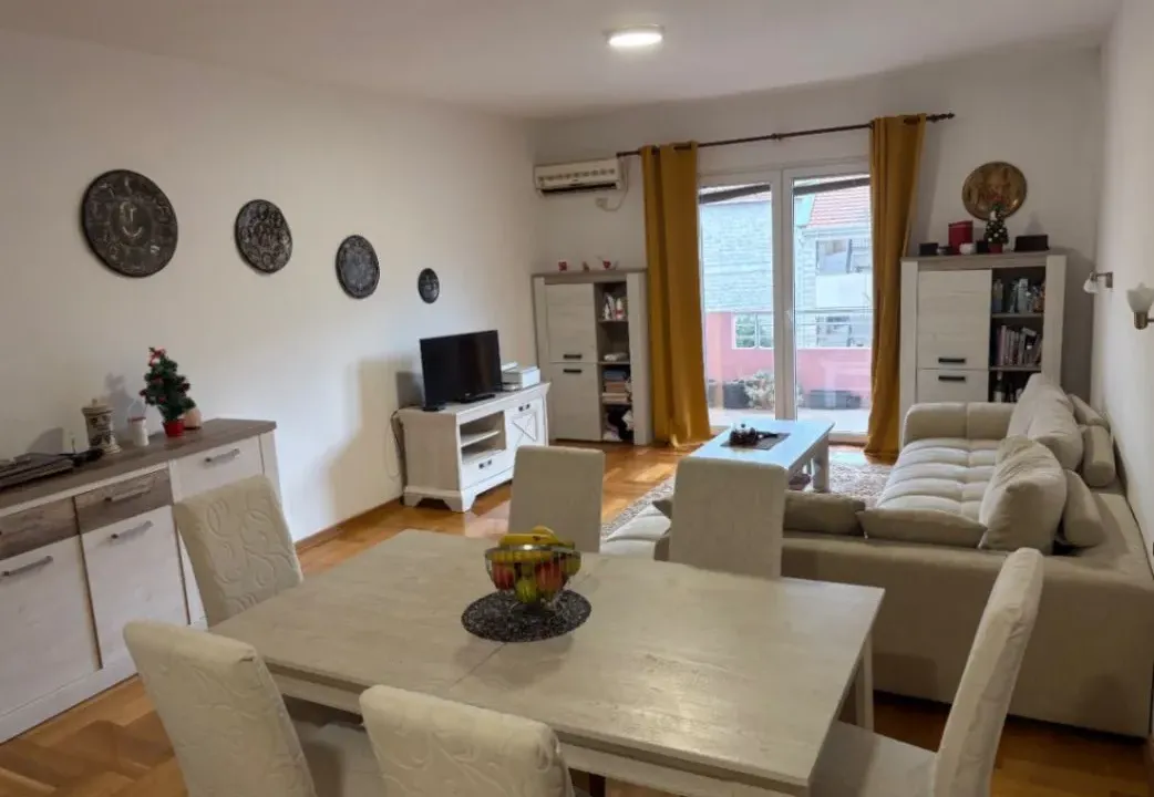 Izdavanje, jednosoban stan, 84m², Bonići, Tivat