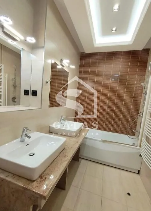 Izdavanje, četvorosoban stan, 148m², Savski Venac, Beograd