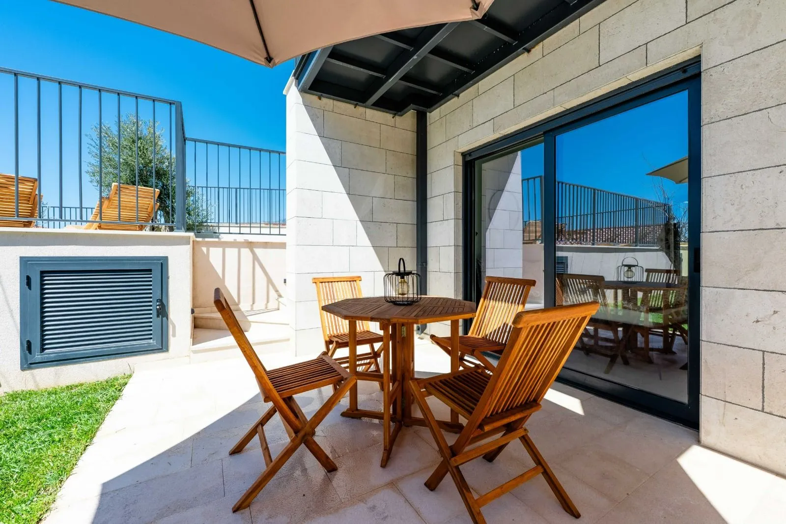 Izdavanje, kuća, 159m², Reževići, Budva