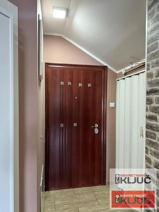 Prodaja, trosoban stan, 69m², Veternik, Novi Sad Sve Podlokacije