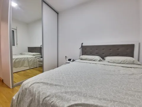 Rent, one bedroom apartment, 45m², Budva, Crna Gora - image 5