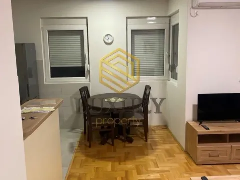 Izdavanje, dvosoban stan, 56m², Stari Aerodrom, Podgorica - image 3