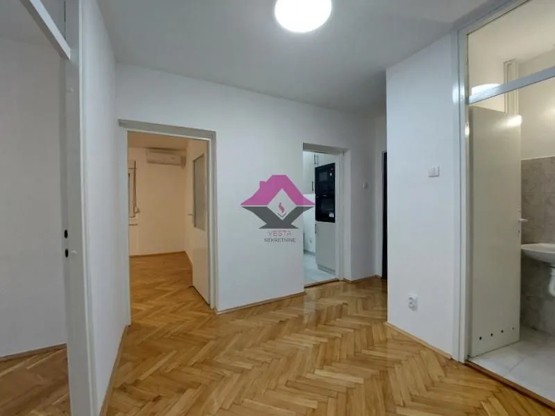 Izdavanje, trosoban stan, 68m², Poštanska Štedionica, Palilula Sve Podlokacije