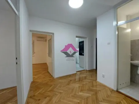 Izdavanje, trosoban stan, 68m², Poštanska Štedionica, Palilula Sve Podlokacije - image 11