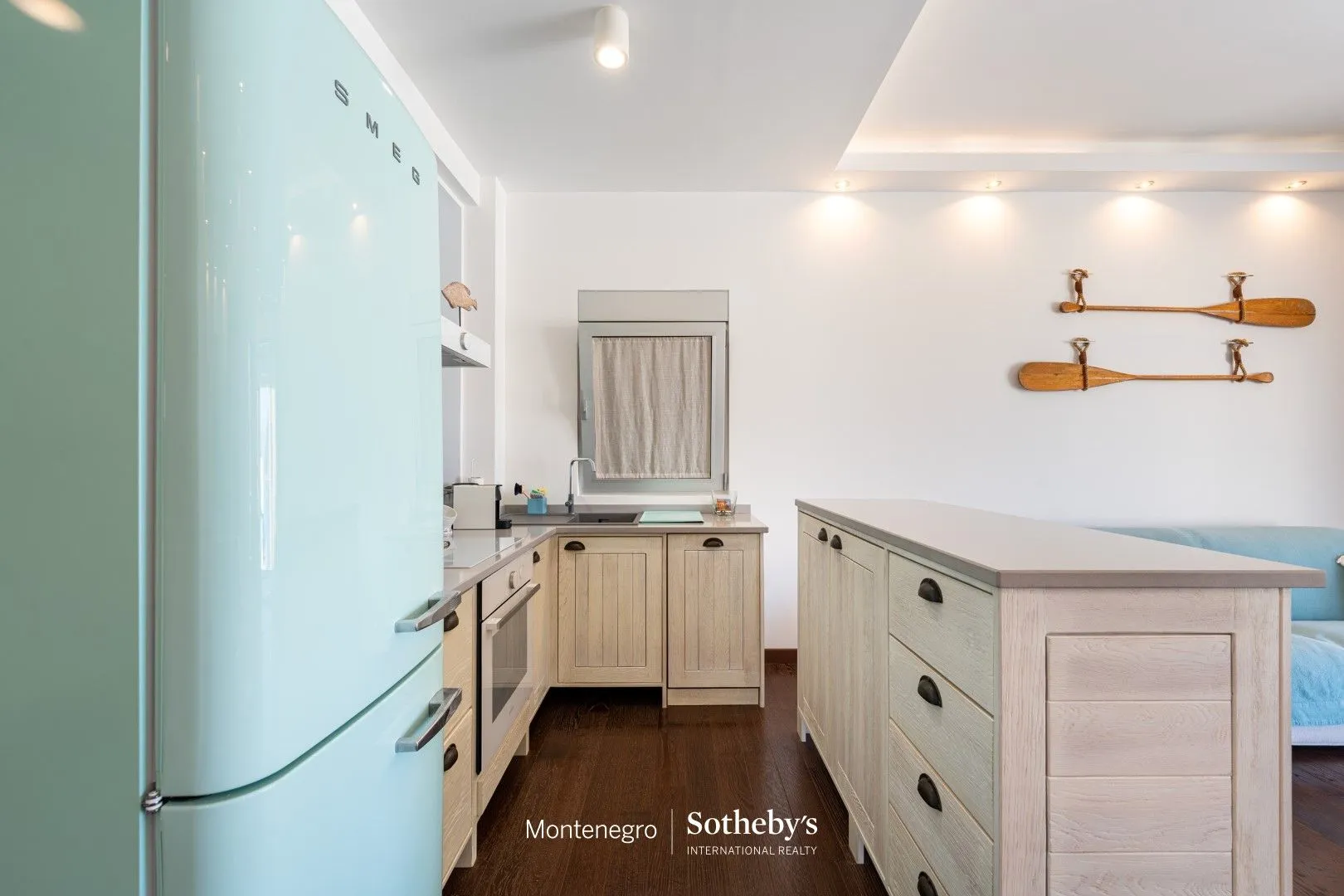 Sale, two bedroom apartment, 82m², Dobrota, Kotor