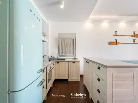 Sale, two bedroom apartment, 82m², Dobrota, Kotor - image 7