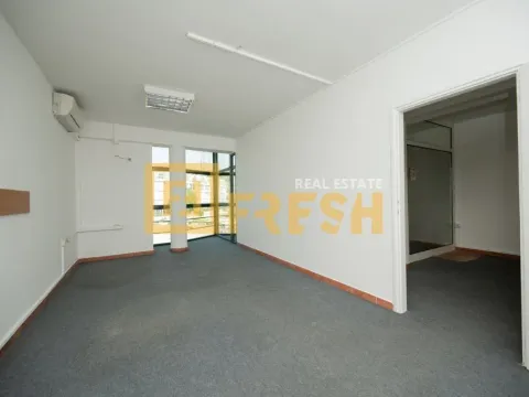 Izdavanje, poslovni prostor, 1000m², Centar, Podgorica - image 27