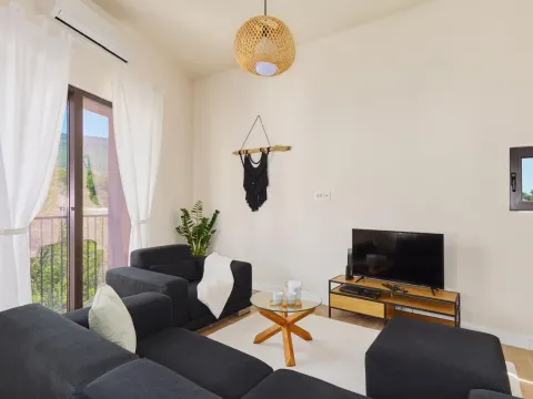 Izdavanje, trosoban stan, 80m², Mrčevac, Tivat - image 13