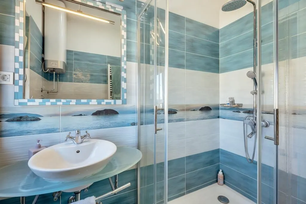 Izdavanje, trosoban stan, 200m², Herceg Novi, Crna Gora