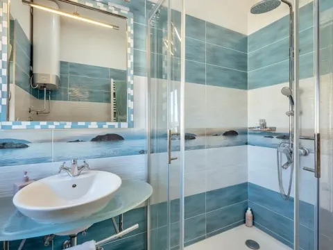 Izdavanje, trosoban stan, 200m², Herceg Novi, Crna Gora - image 6