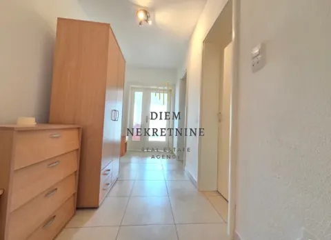 Rent, one bedroom apartment, 70m², Tivat, Crna Gora - image 2