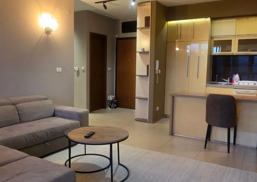 Izdavanje, dvosoban stan, 73m², City Kvart, Podgorica