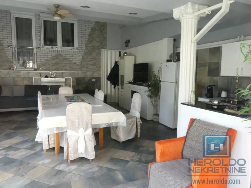 Prodaja, kuća, 380m², Pivara, Jagodina