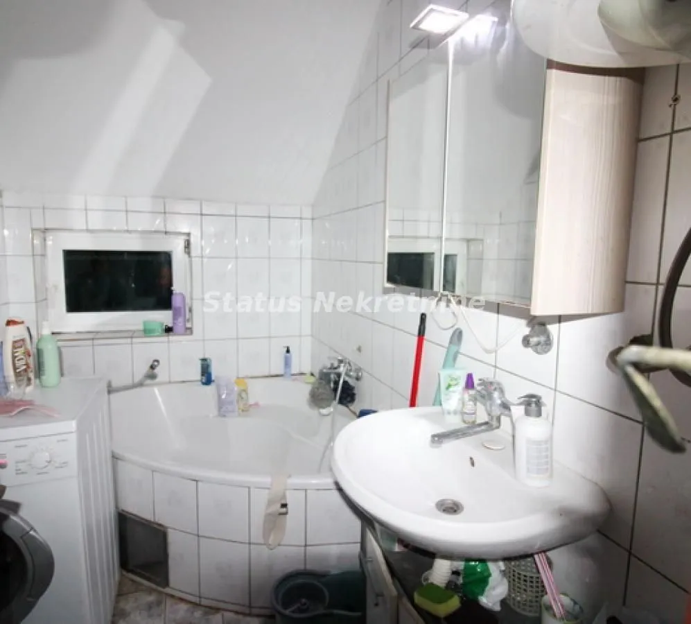 Prodaja, kuća, 429m², Vidovdansko naselje, Novi Sad Sve Podlokacije