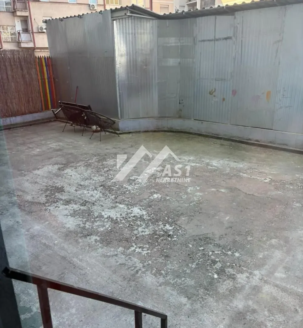Izdavanje, trosoban stan, 70m², Grbavica, Novi Sad Sve Podlokacije