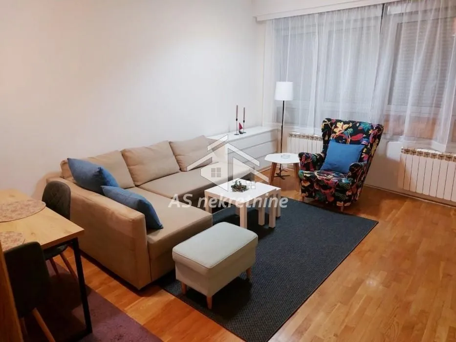 Izdavanje, dvosoban stan, 46m², Kalenić Pijaca, Vračar Sve Podlokacije