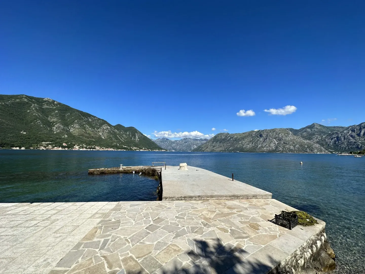 Rent, two bedroom apartment, 80m², Dobrota, Kotor