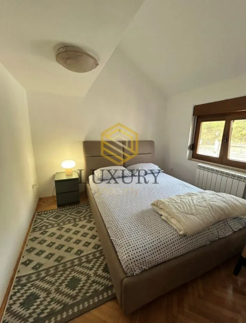 Izdavanje, kuća, 280m², Pod Goricom, Podgorica