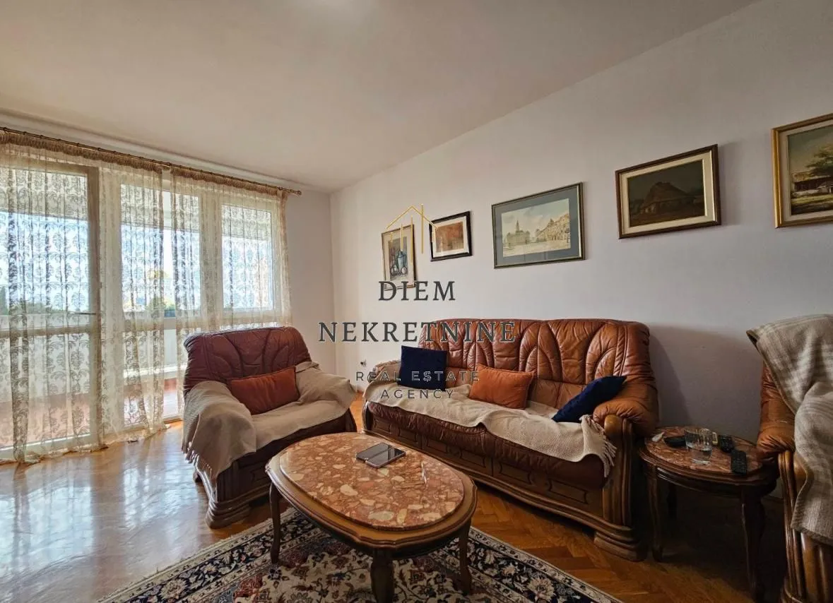 Prodaja, trosoban stan, 112m², Centar, Bar