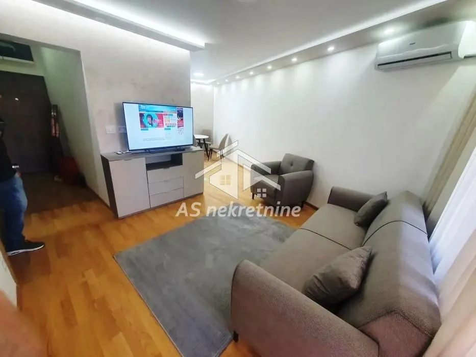 Izdavanje, dvosoban stan, 48m², Cvetkova Pijaca, Zvezdara Sve Podlokacije