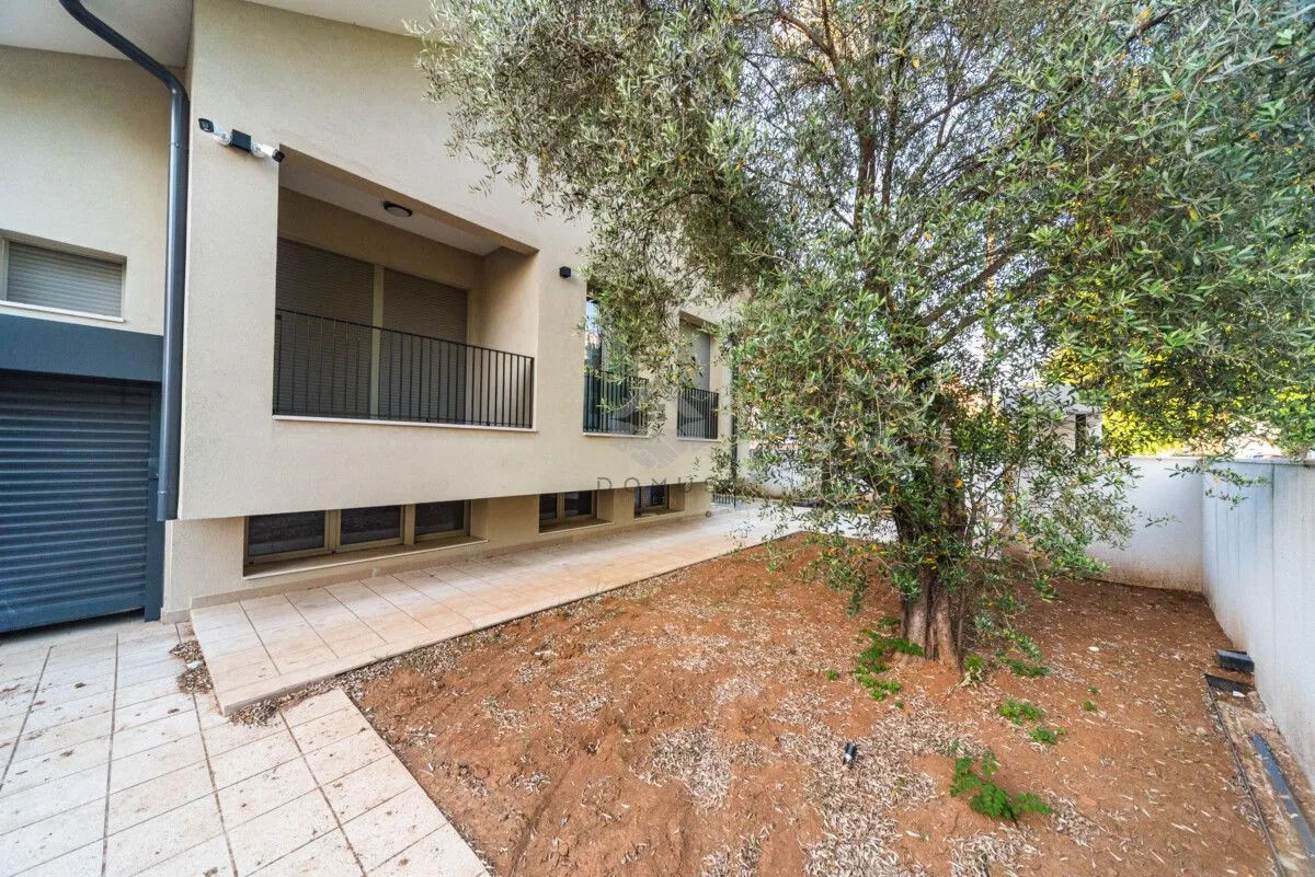 Izdavanje, kuća, 280m², Stari Aerodrom, Podgorica