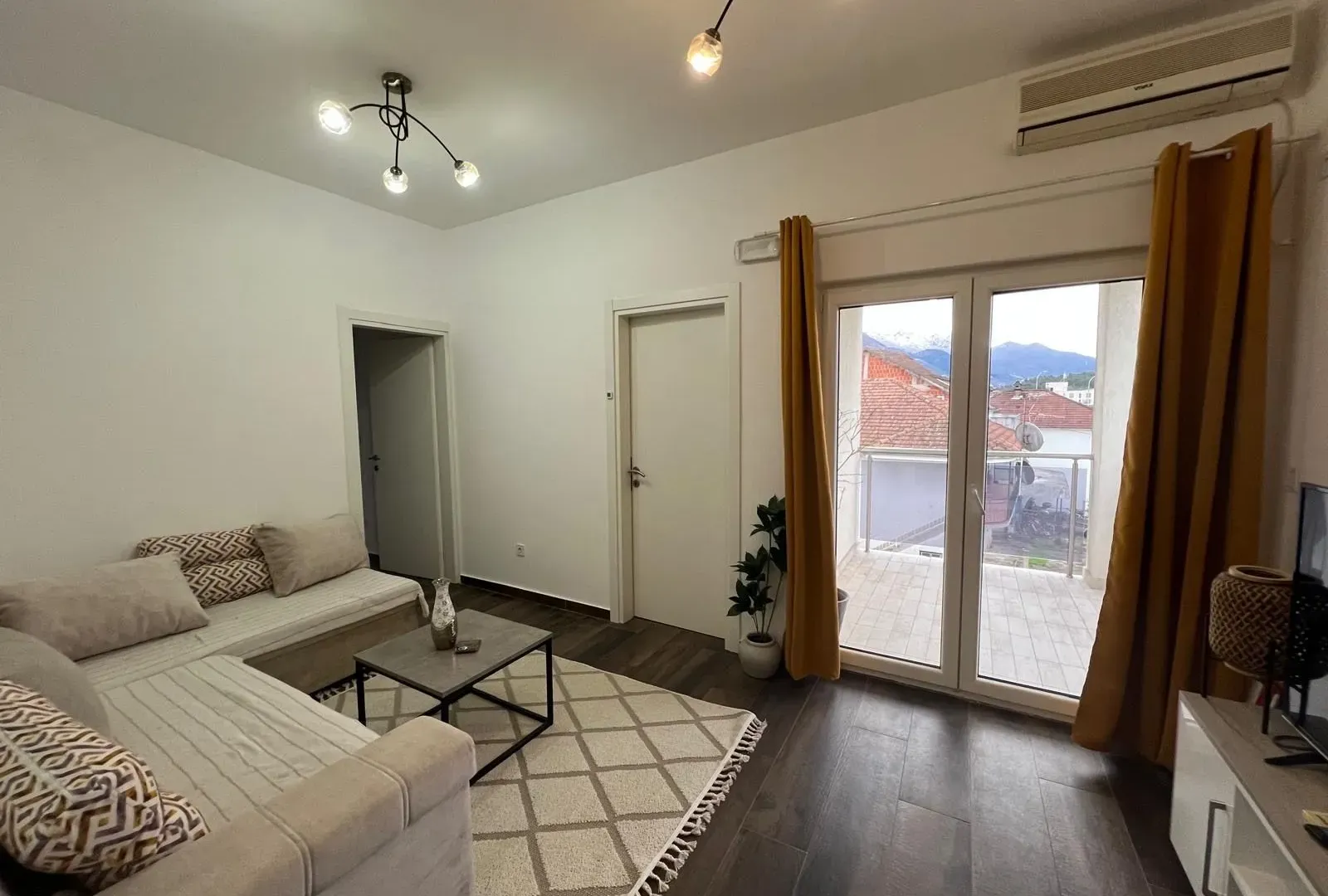Rent, two bedroom apartment, 56m², Tivat, Crna Gora