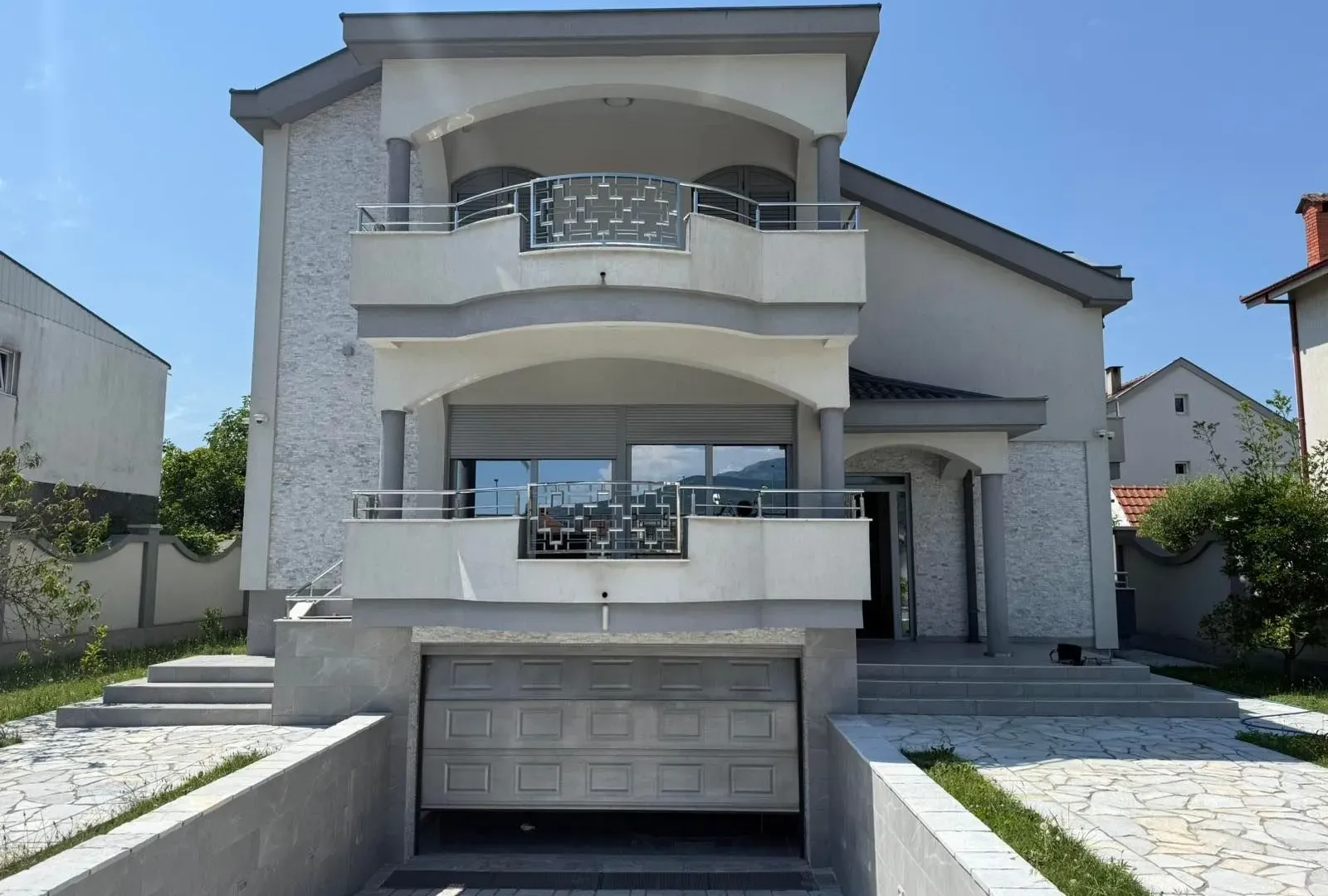 Rent, house, 320m², Podgorica, Crna Gora