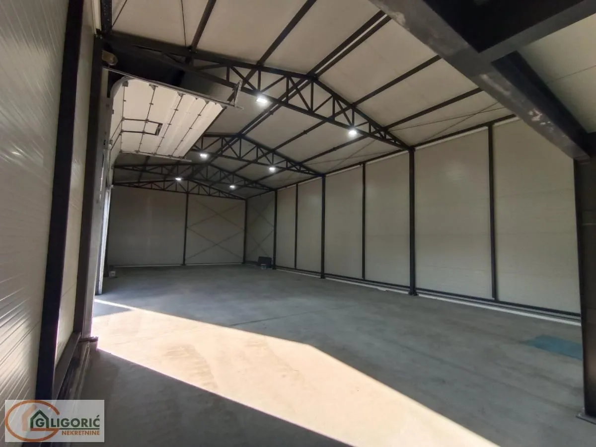 Izdavanje, poslovni prostor, 261m², Borča 1, Borča Sve Podlokacije