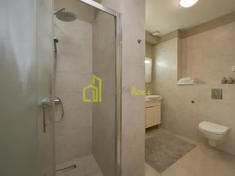 Izdavanje, trosoban stan, 190m², Budva, Crna Gora - image 20