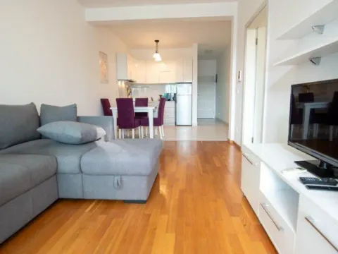 Prodaja, jednosoban stan, 55m², Bečići, Budva - image 1