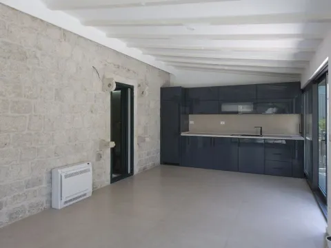 Sale, house, 250m², Kotor, Crna Gora - image 20