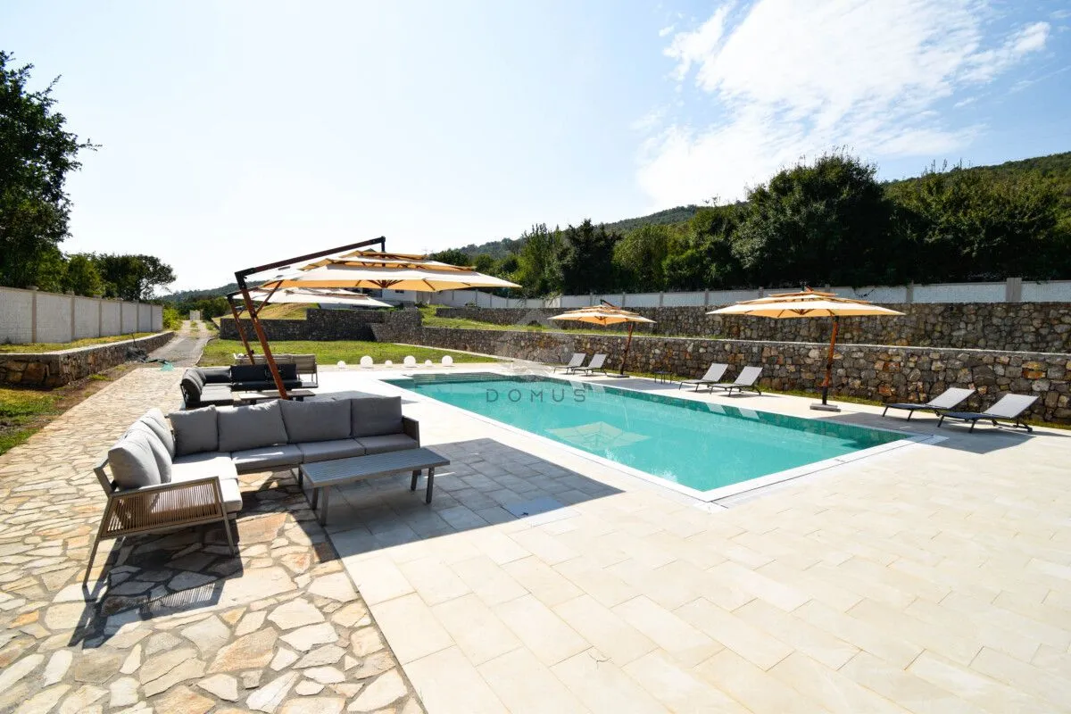 Prodaja, kuća, 250m², Podgorica, Crna Gora