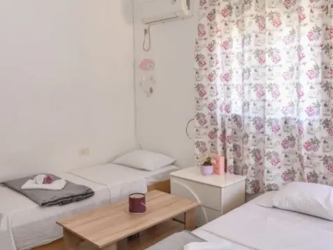 Izdavanje, garsonjera, 30m², Radanovići, Kotor - image 5