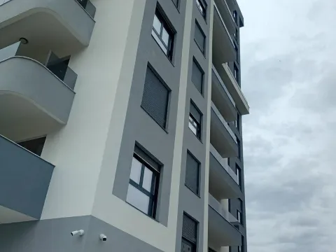 Prodaja, dvosoban stan, 73m², Centar, Bar - image 1