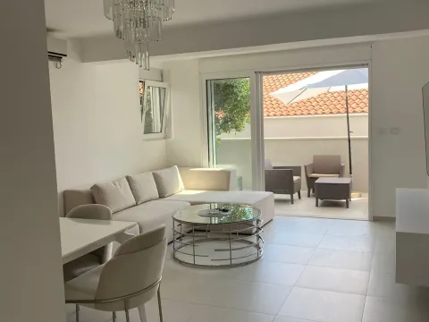 Rent, one bedroom apartment, 50m², Stari Grad, Budva - image 2