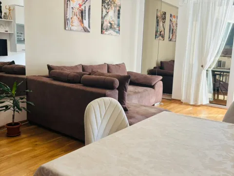 Izdavanje, jednosoban stan, 40m², Centar, Budva - image 6