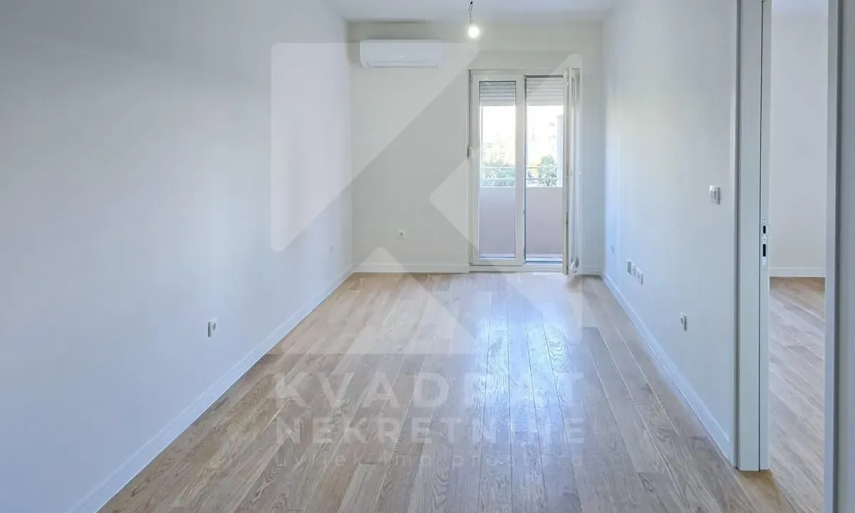 Izdavanje, poslovni prostor, 40m², Central Point, Podgorica