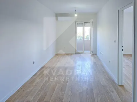 Izdavanje, poslovni prostor, 40m², Central Point, Podgorica