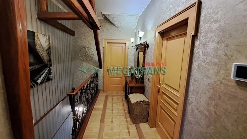 Izdavanje, stan, 260m², Centar, Novi Sad