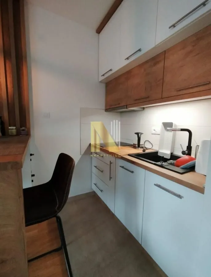 Izdavanje, garsonjera, 27m², Petrovaradin, Novi Sad