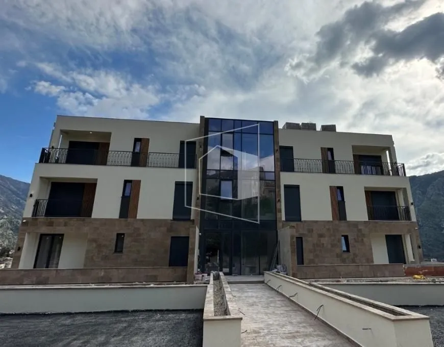 Prodaja, dvosoban stan, 72m2, Dobrota, Kotor